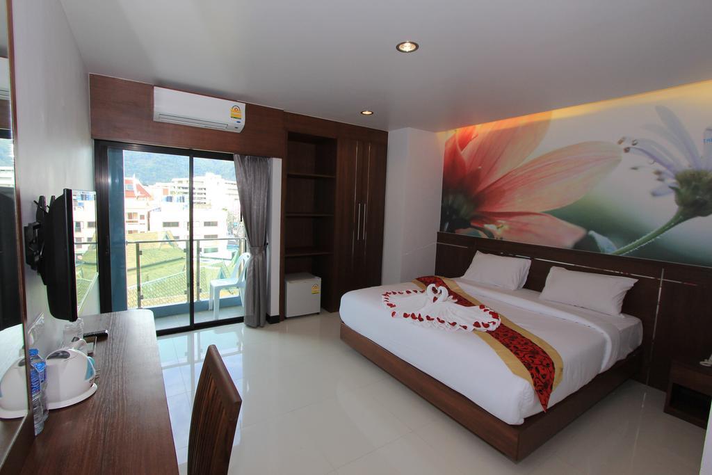 The Crystal Beach Hotel Patong Exterior foto